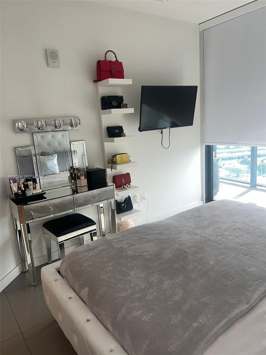 CANVAS CONDO - Residential