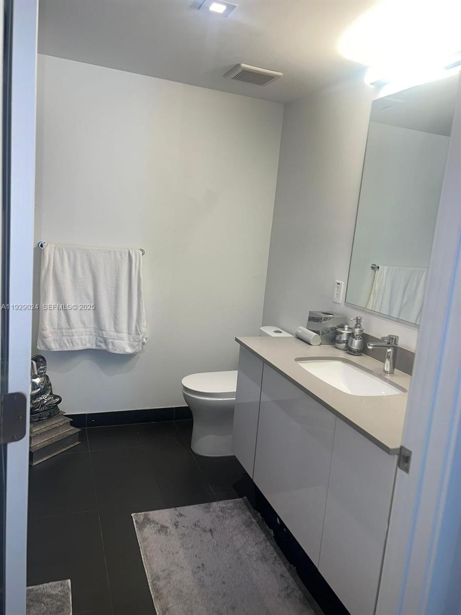 CANVAS CONDO - Residential