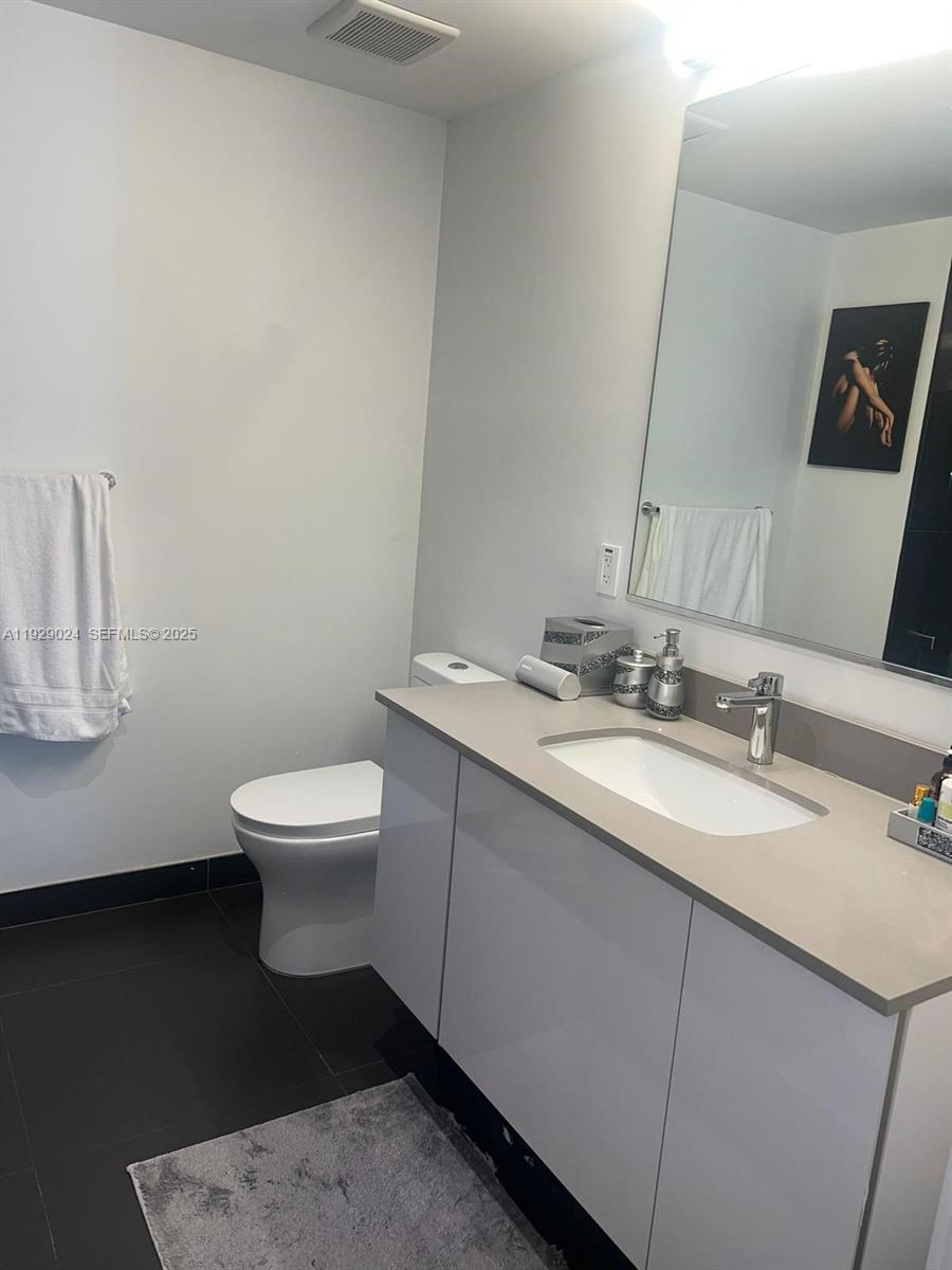 CANVAS CONDO - Residential