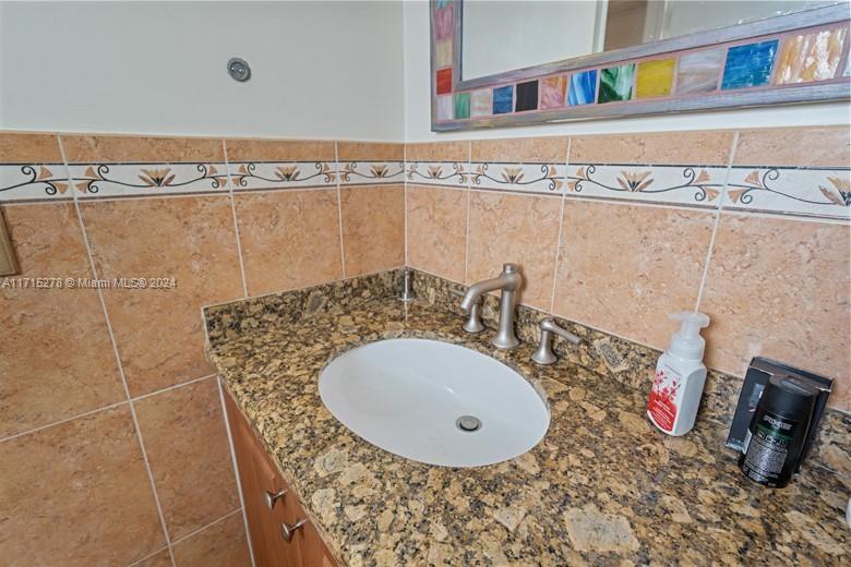 TOPAZ NORTH CONDO - Residential