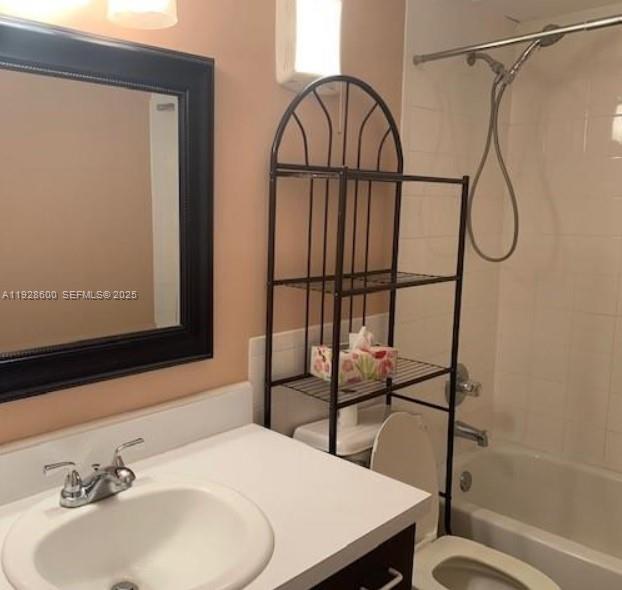 PALM VILLAGE CLUB CONDO - Residential Lease