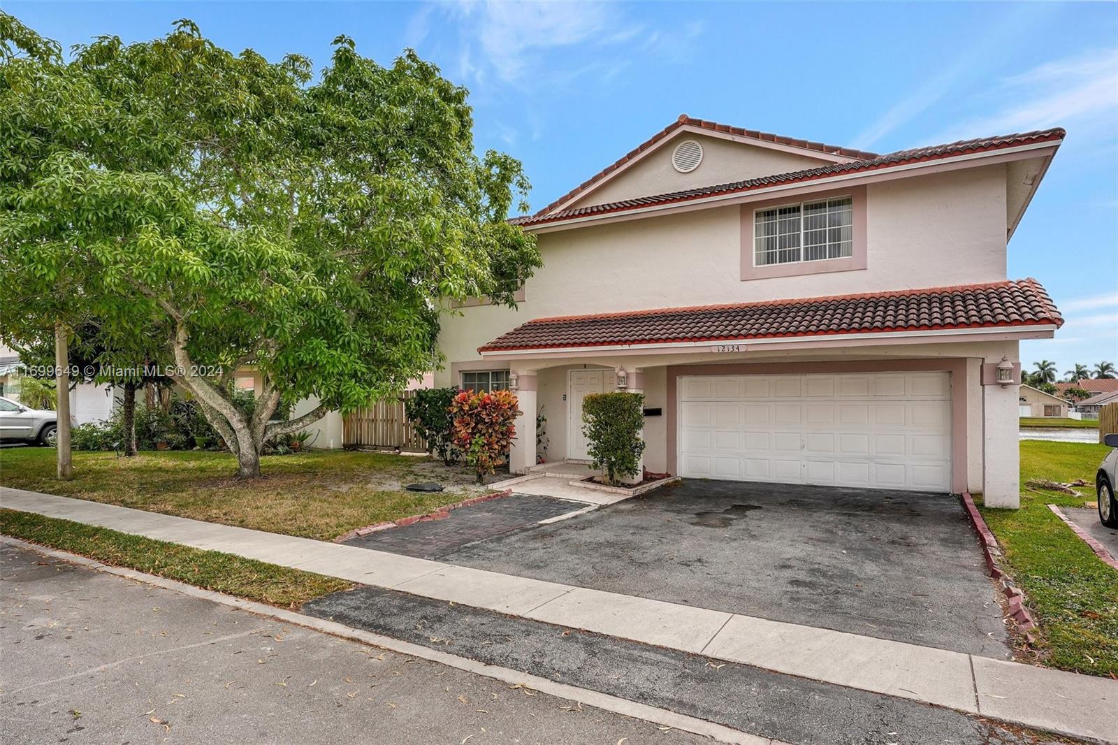 Property for Sale at 12134 Nw 35th St, Sunrise, Miami-Dade County, Florida - Bedrooms: 5 
Bathrooms: 3  - $850,000