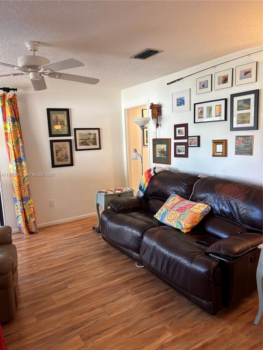 159 Pinto Palm Ct, Royal Palm Beach, FL, 33411/$260,000 4 159 Pinto Palm Ct