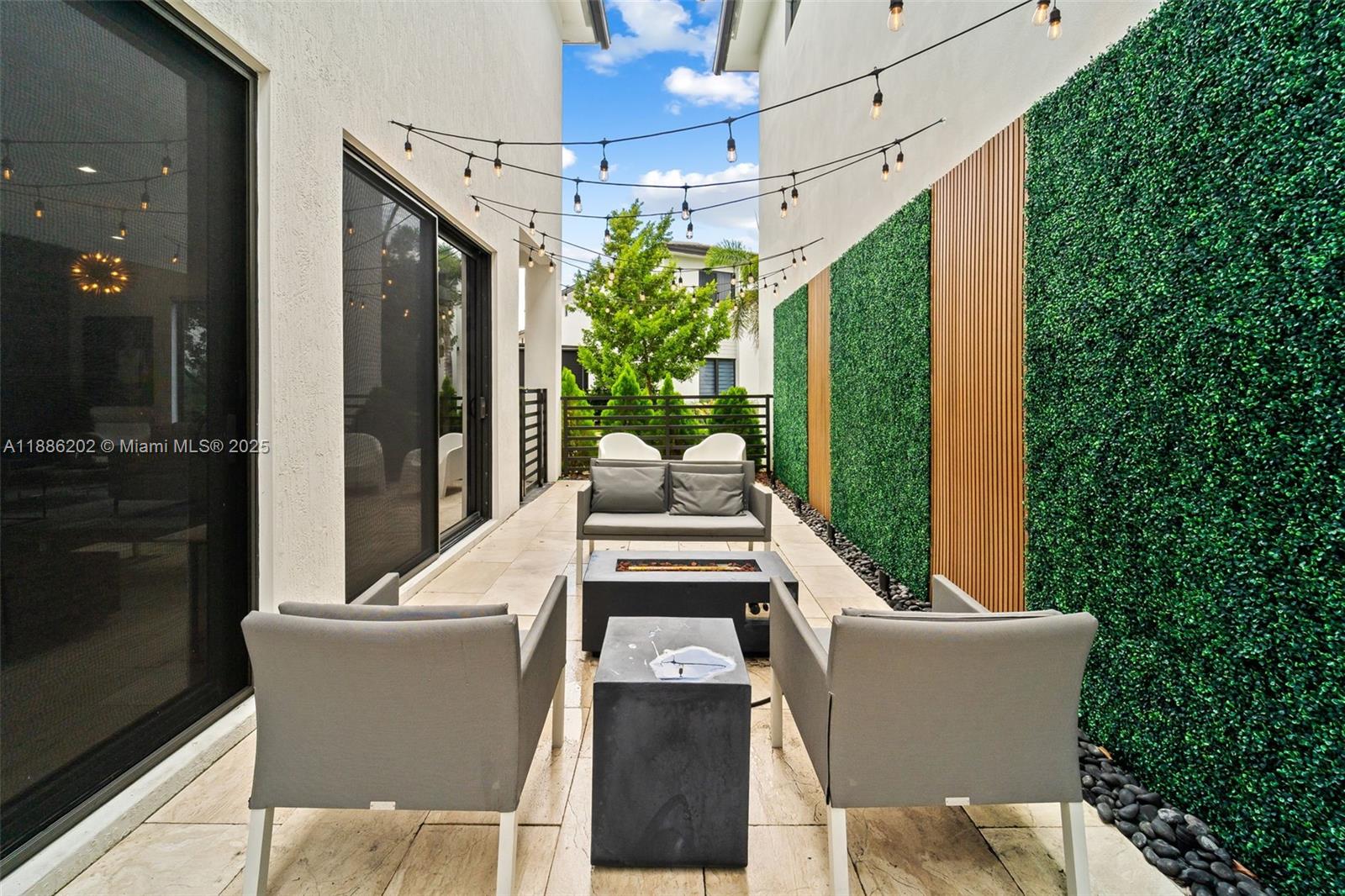 DOWNTOWN DORAL SOUTH PHAS - Residential Lease