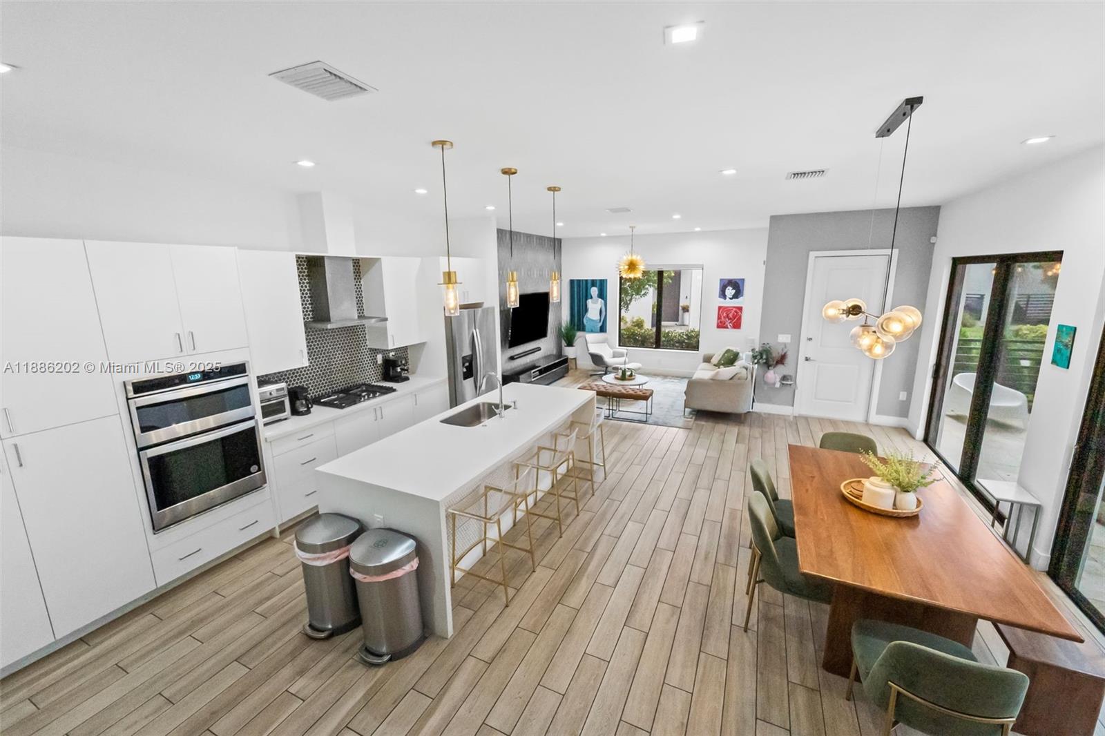 DOWNTOWN DORAL SOUTH PHAS - Residential Lease