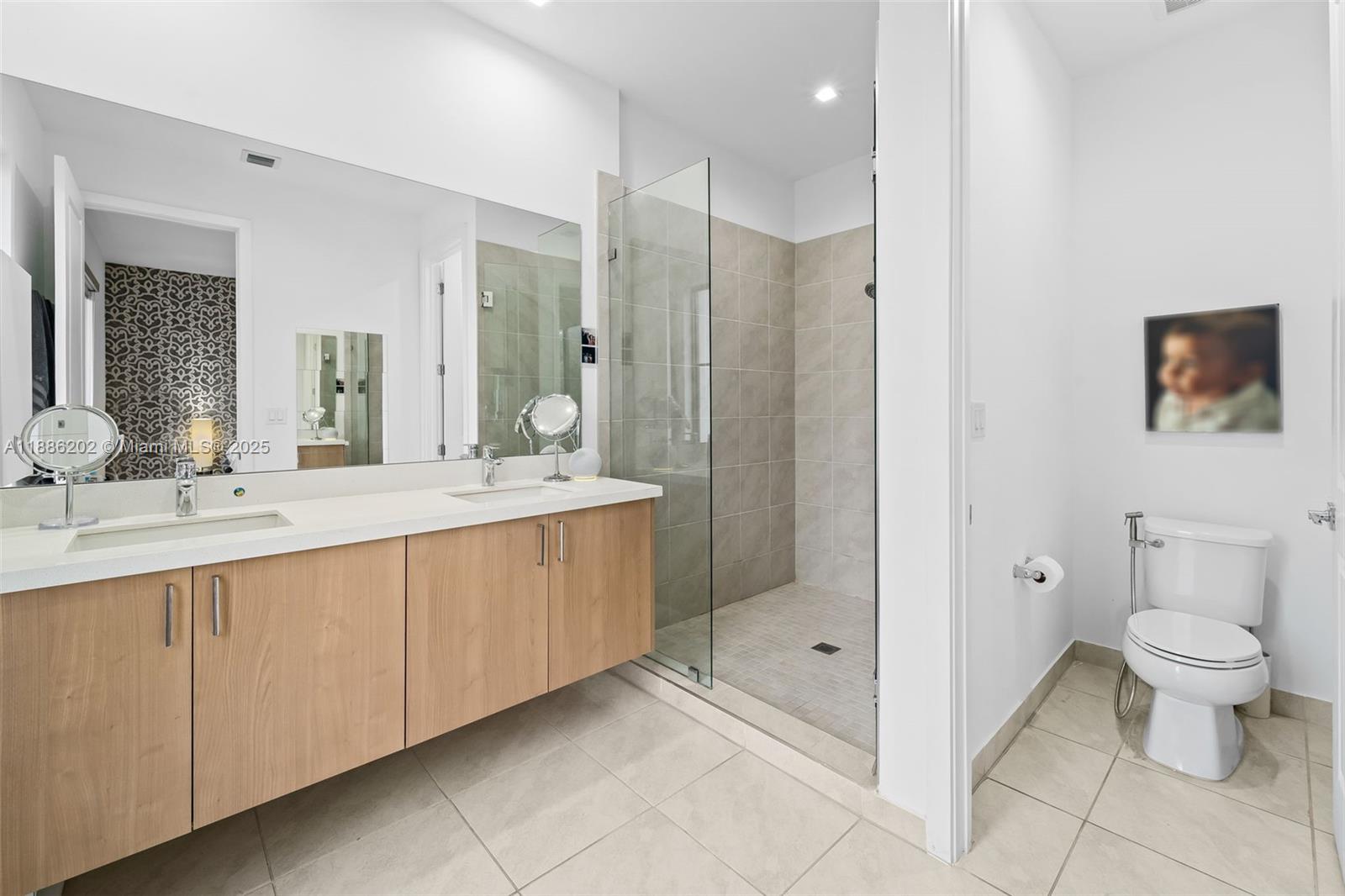 DOWNTOWN DORAL SOUTH PHAS - Residential Lease