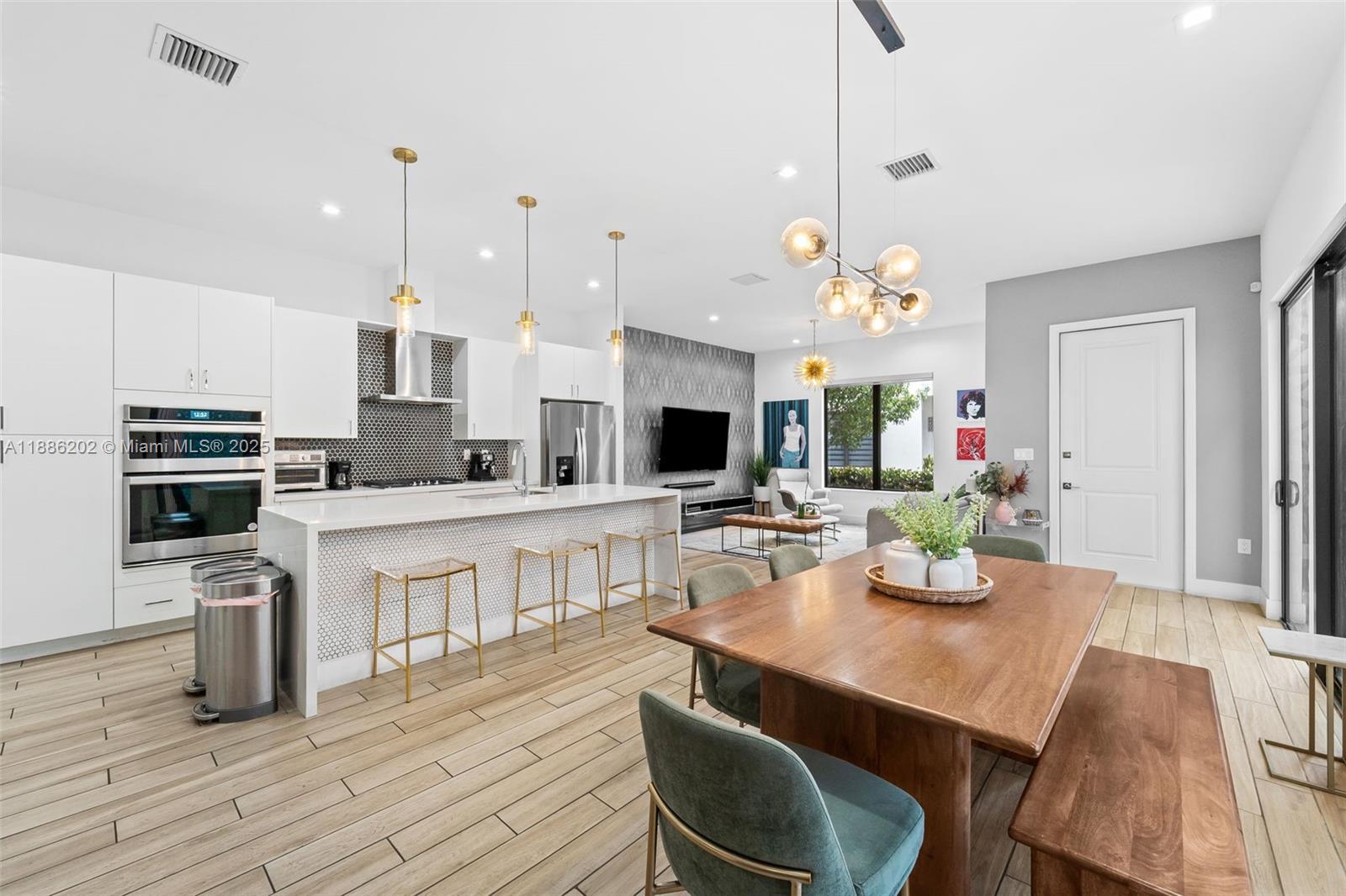 DOWNTOWN DORAL SOUTH PHAS - Residential Lease