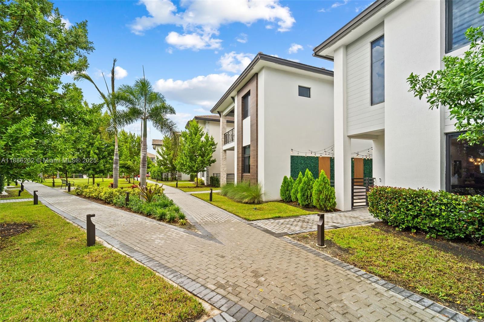 DOWNTOWN DORAL SOUTH PHAS - Residential Lease