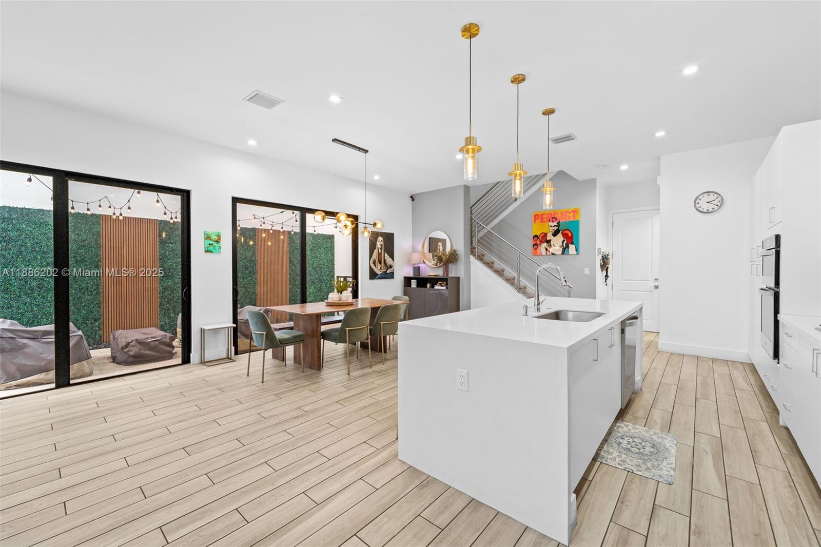 DOWNTOWN DORAL SOUTH PHAS - Residential Lease