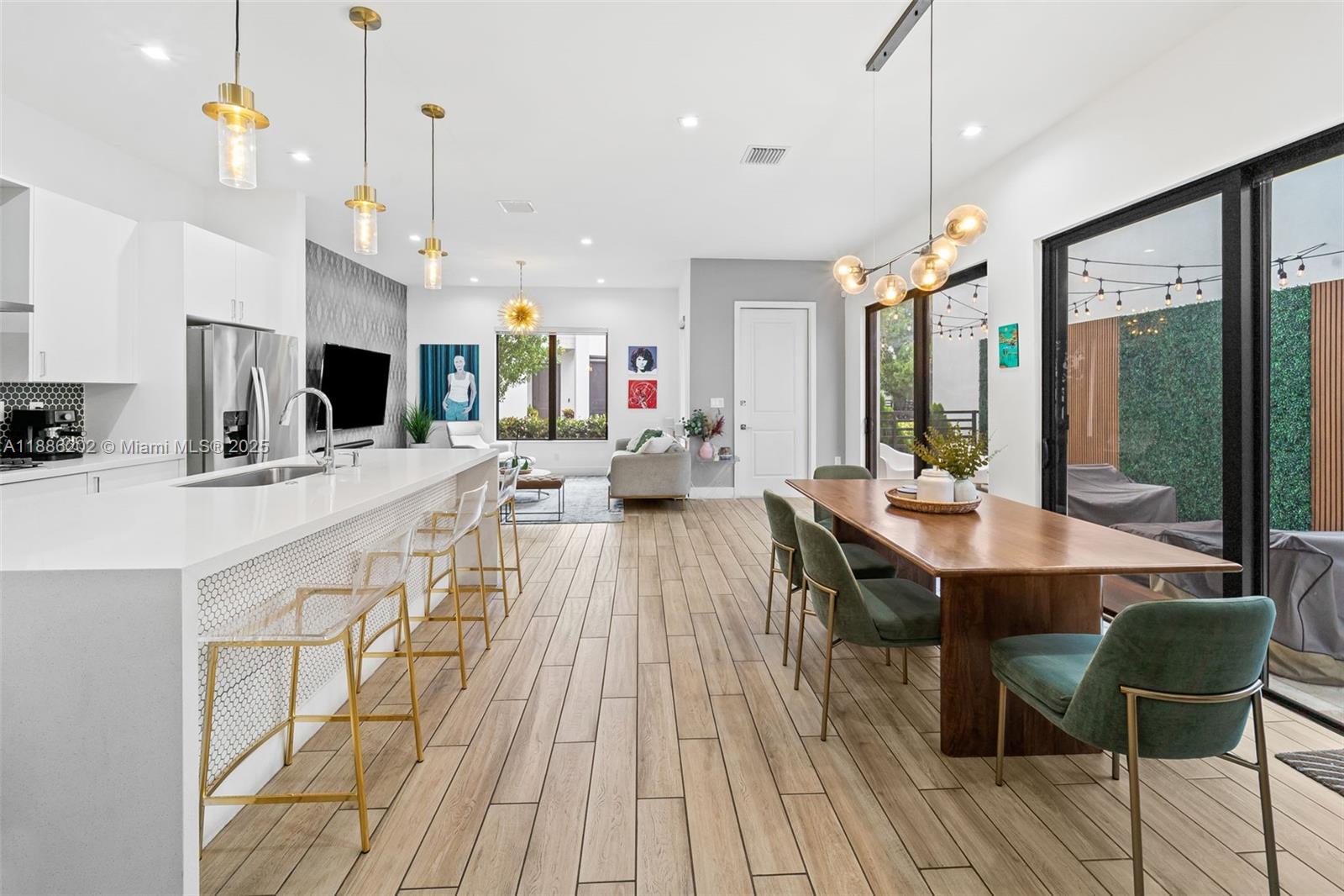 DOWNTOWN DORAL SOUTH PHAS - Residential Lease