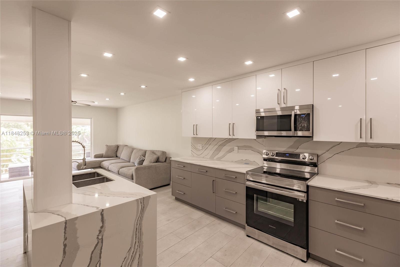 Move right into this beautifully updated and fully furnished 2-bedroom, 2-bath condo featuring modern, stylish furnishings throughout. Enjoy an open-concept living area with a sleek new kitchen, perfect for entertaining. Step out onto the screened balcony and relax with tranquil views.
Conveniently located within walking distance to houses of worship, restaurants, and local shops. Just minutes from the Hollywood Hard Rock Hotel and with easy access to 441, 595, and I-95, commuting is a breeze.
A turnkey opportunity in a prime location—don’t miss it!