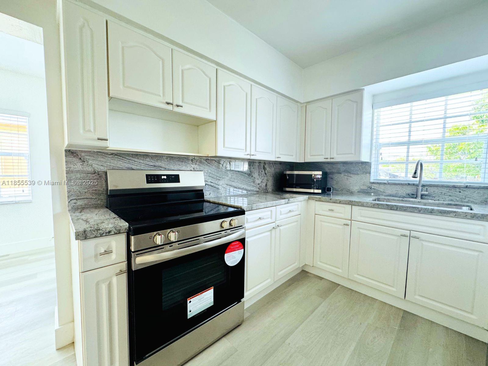 115 W 37th St