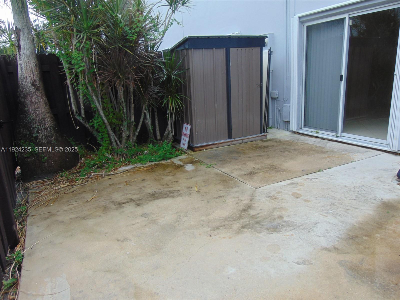 ARROWHEAD GOLF & TENNIS C - Residential Lease