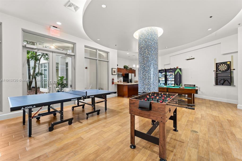 RADIUS CONDO - Residential Lease