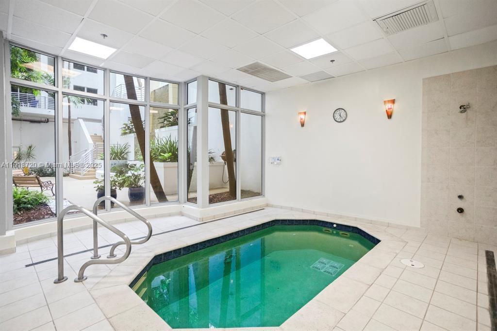 RADIUS CONDO - Residential Lease