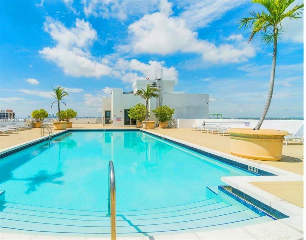 RADIUS CONDO - Residential Lease