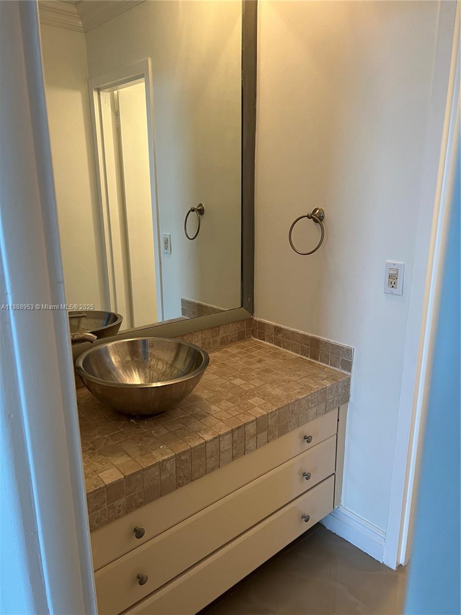 KEYSTONE TOWERS CONDO - Residential Lease