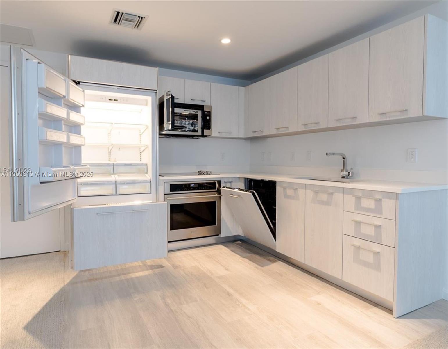 BRICKELL HEIGHTS EAST CON - Residential Lease