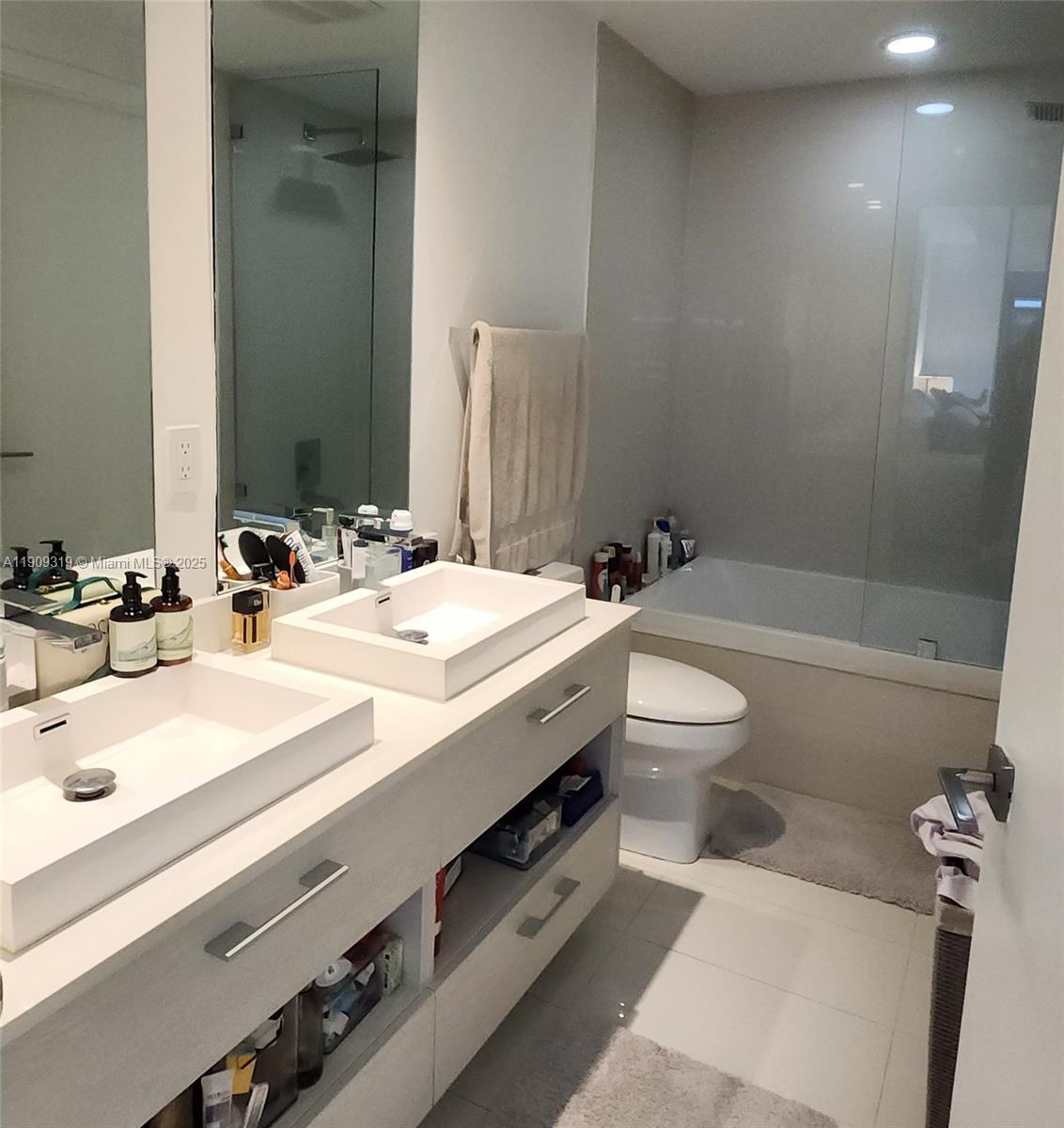 BRICKELL HEIGHTS EAST CON - Residential Lease