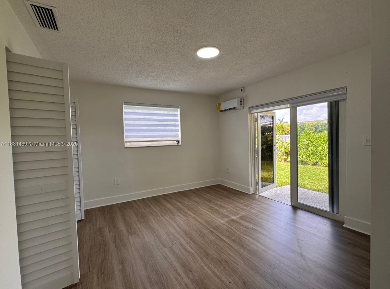 BRAND NEW STUDIO WITH PATIO. BRAND NEW APPLIANCES. EASY TO SHOW.