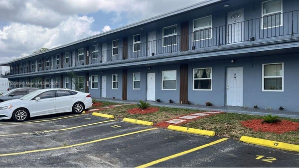 6051 ARTHUR ST APT 14, HOLLYWOOD, FL 33024 - Image c2f8a1e021e7bc7c1ae6c2f08c1c53d4/31533414