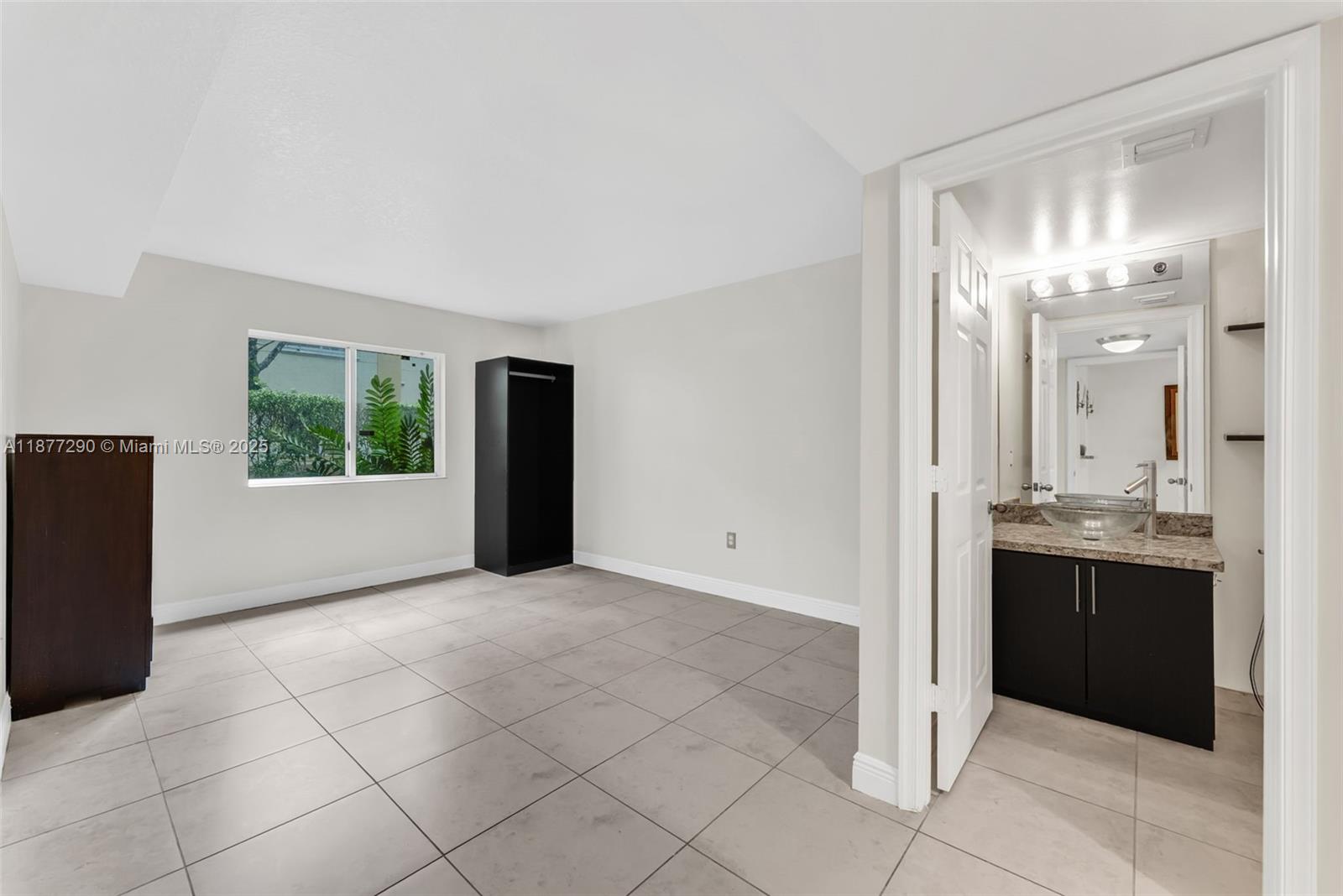 JASMINE LAKES II CONDO - Residential