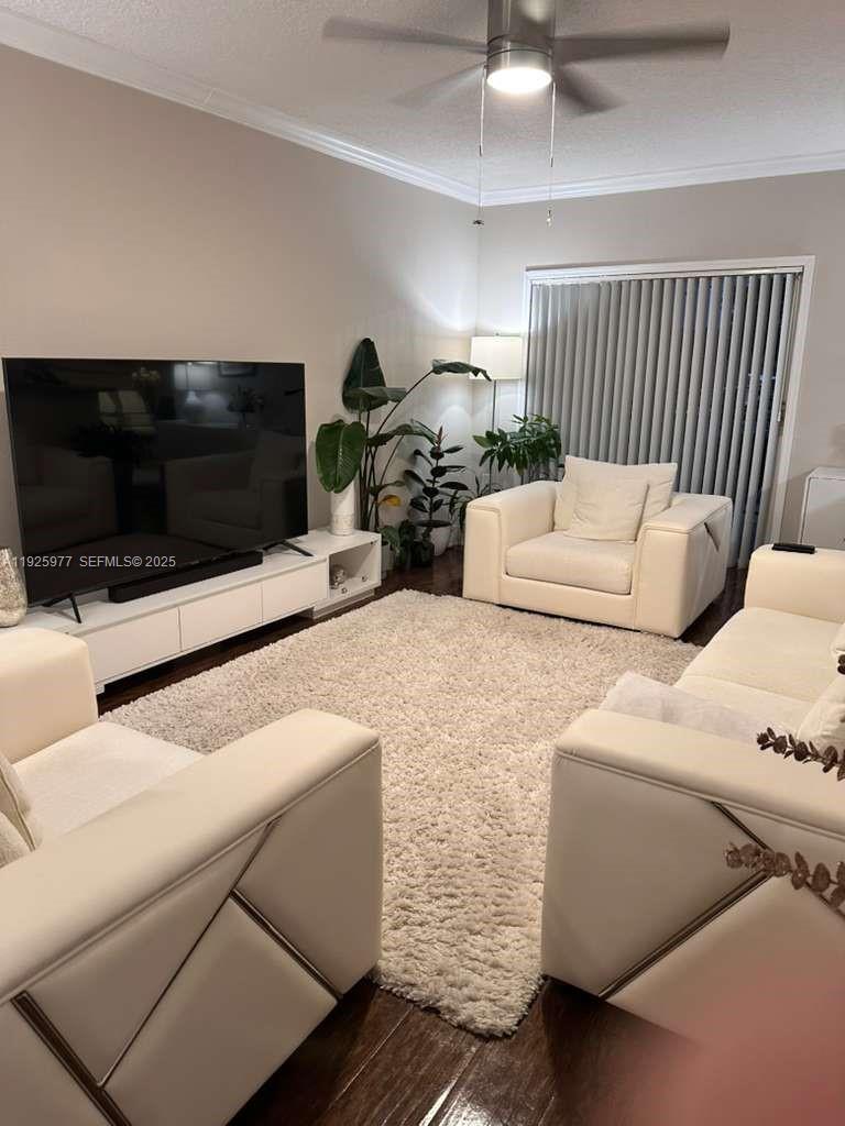 220 SW 116th Ave 15201, Pembroke Pines, FL, 33025/$355,000 2 220 SW 116th Ave 15201