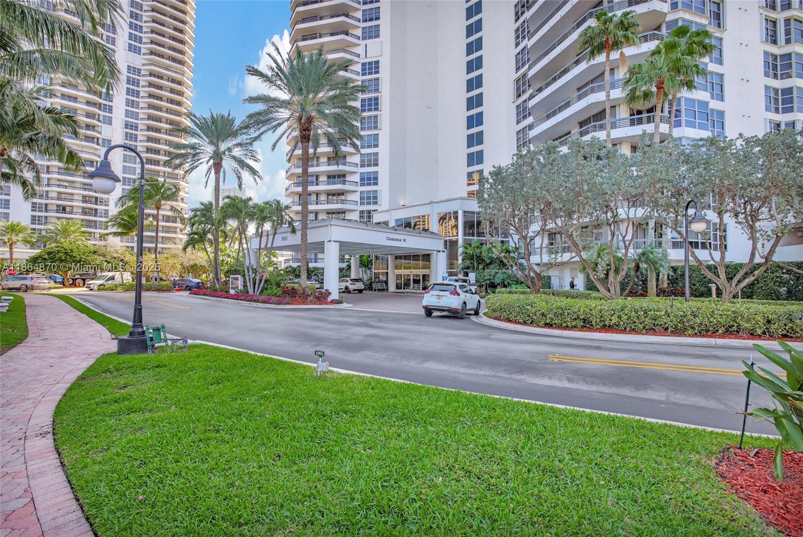 MYSTIC POINTE CONDO NO TH - Residential