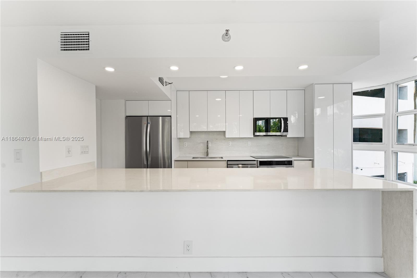 MYSTIC POINTE CONDO NO TH - Residential