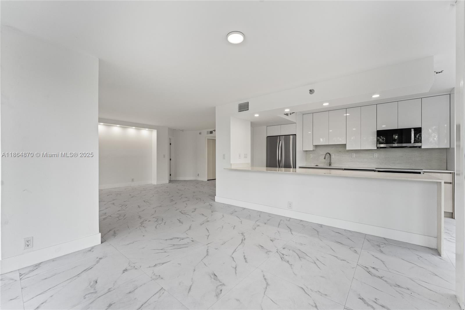 MYSTIC POINTE CONDO NO TH - Residential