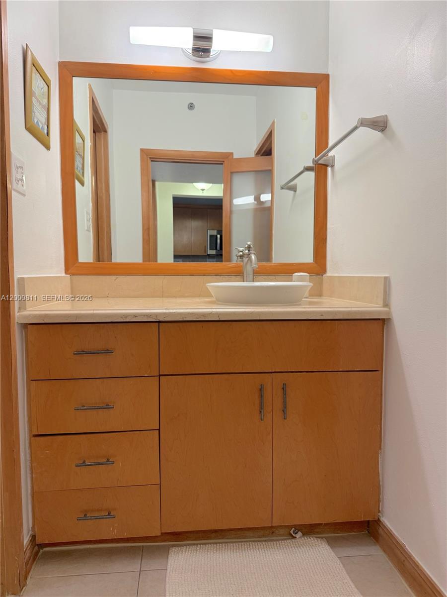 THE DECOPLAGE CONDO - Residential Lease