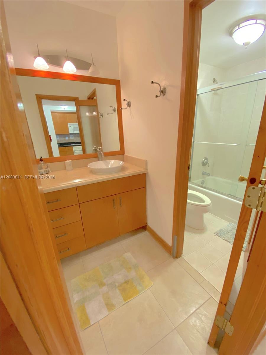 THE DECOPLAGE CONDO - Residential Lease