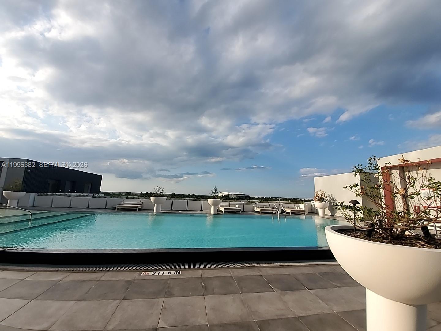 METROPICA NORTH TOWER ONE - Residential