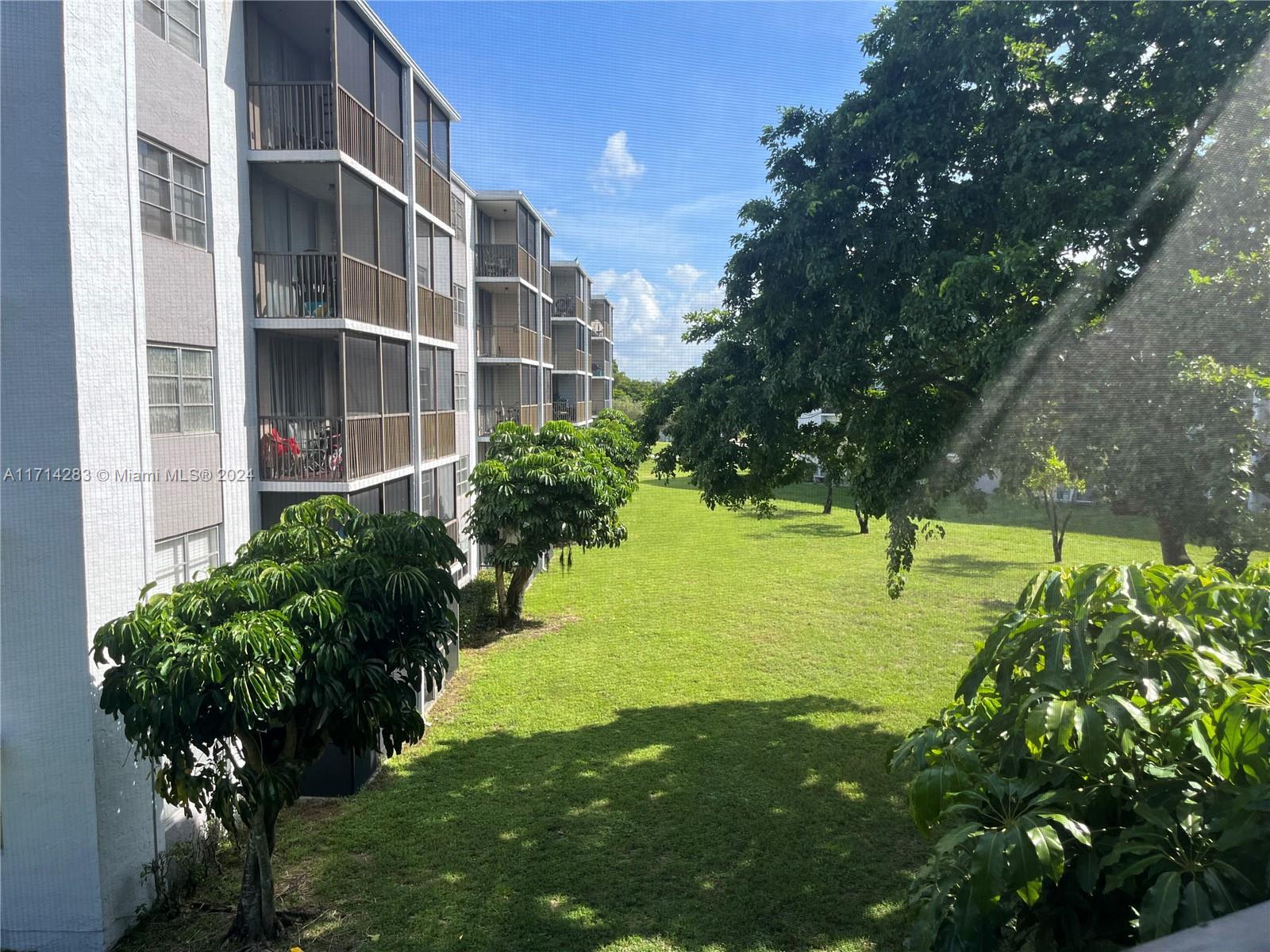 LAKESHORE AT UNIVERSITY P - Residential