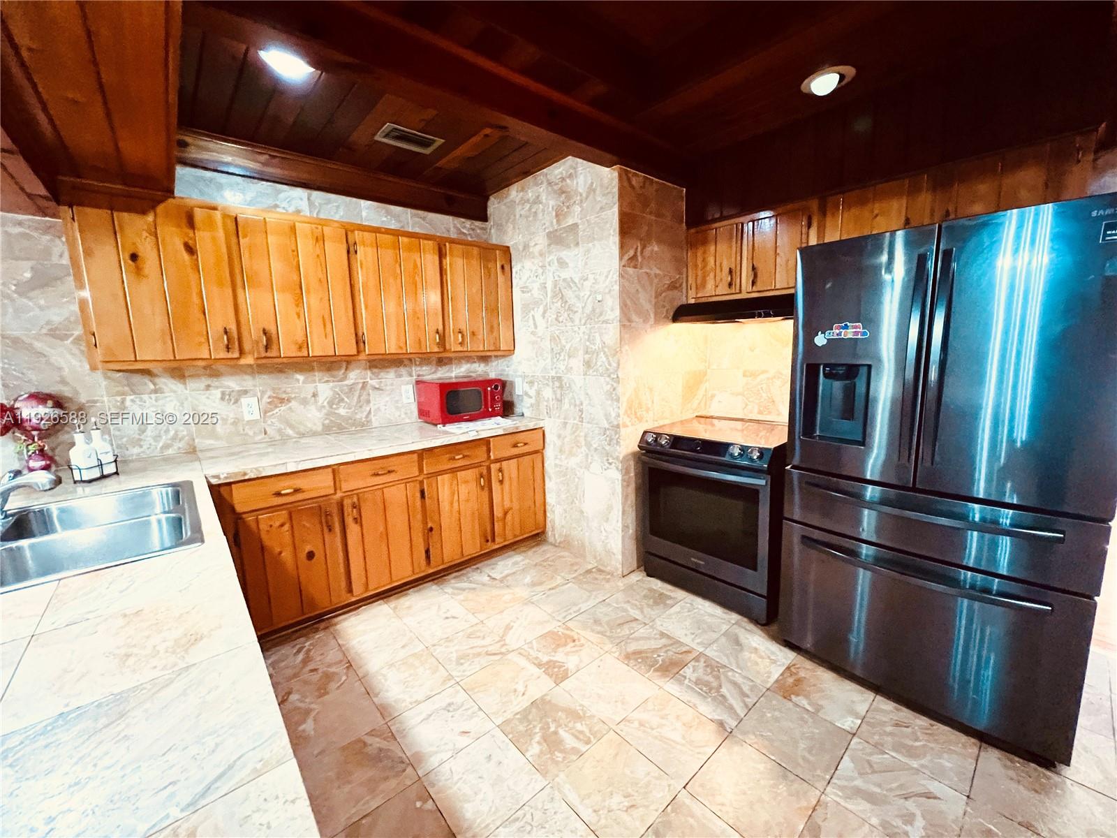 DIXIE ESTATES AMENDED - Residential Lease