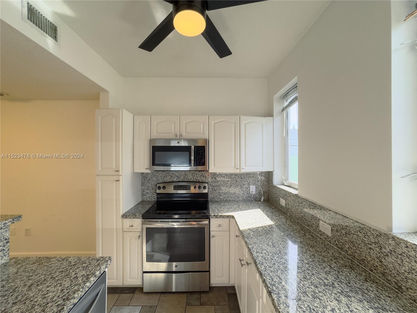 FLAMINGO PARK VILLAS COND - Residential Lease