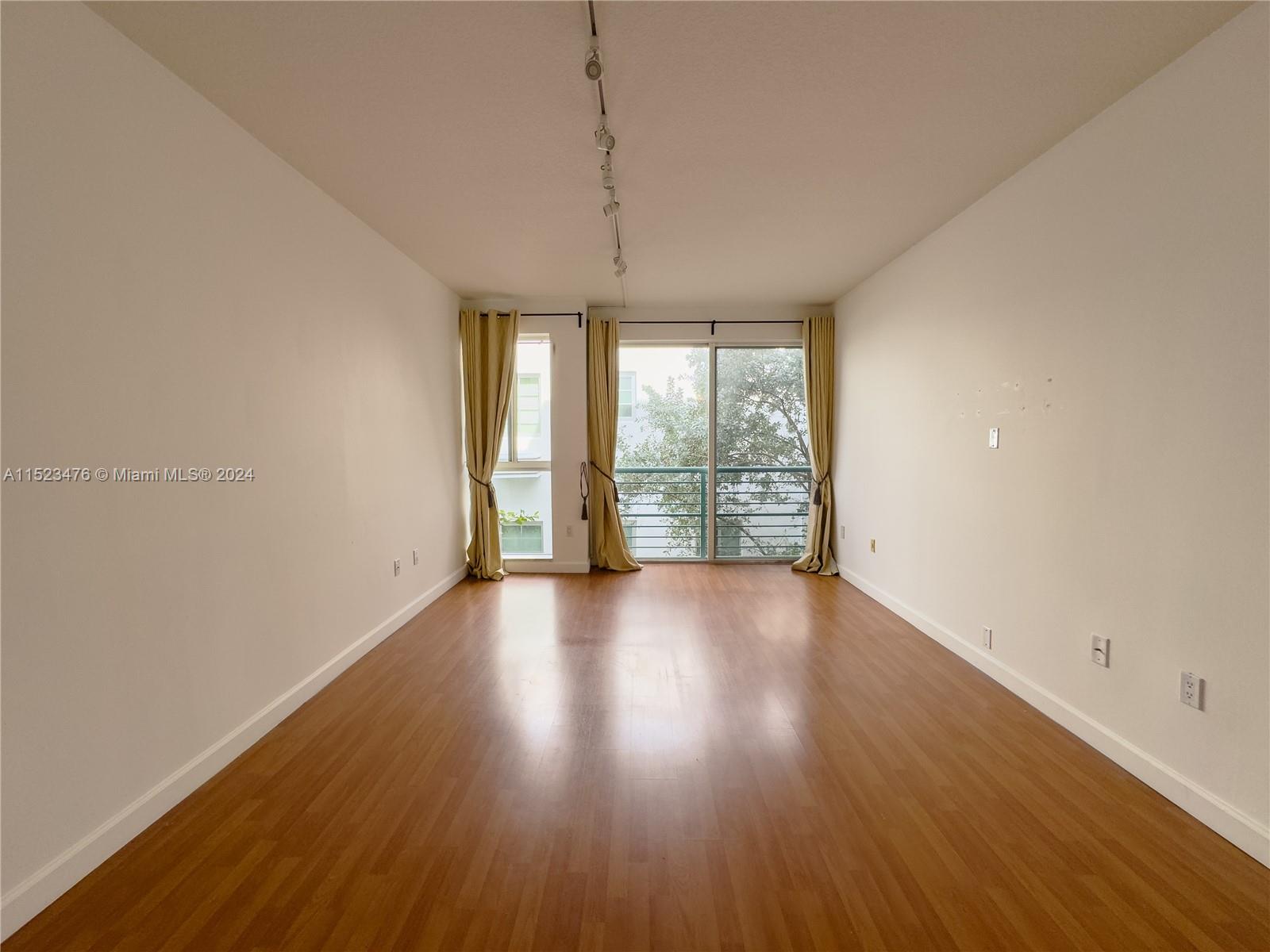 FLAMINGO PARK VILLAS COND - Residential Lease