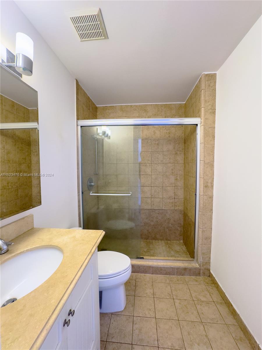 FLAMINGO PARK VILLAS COND - Residential Lease