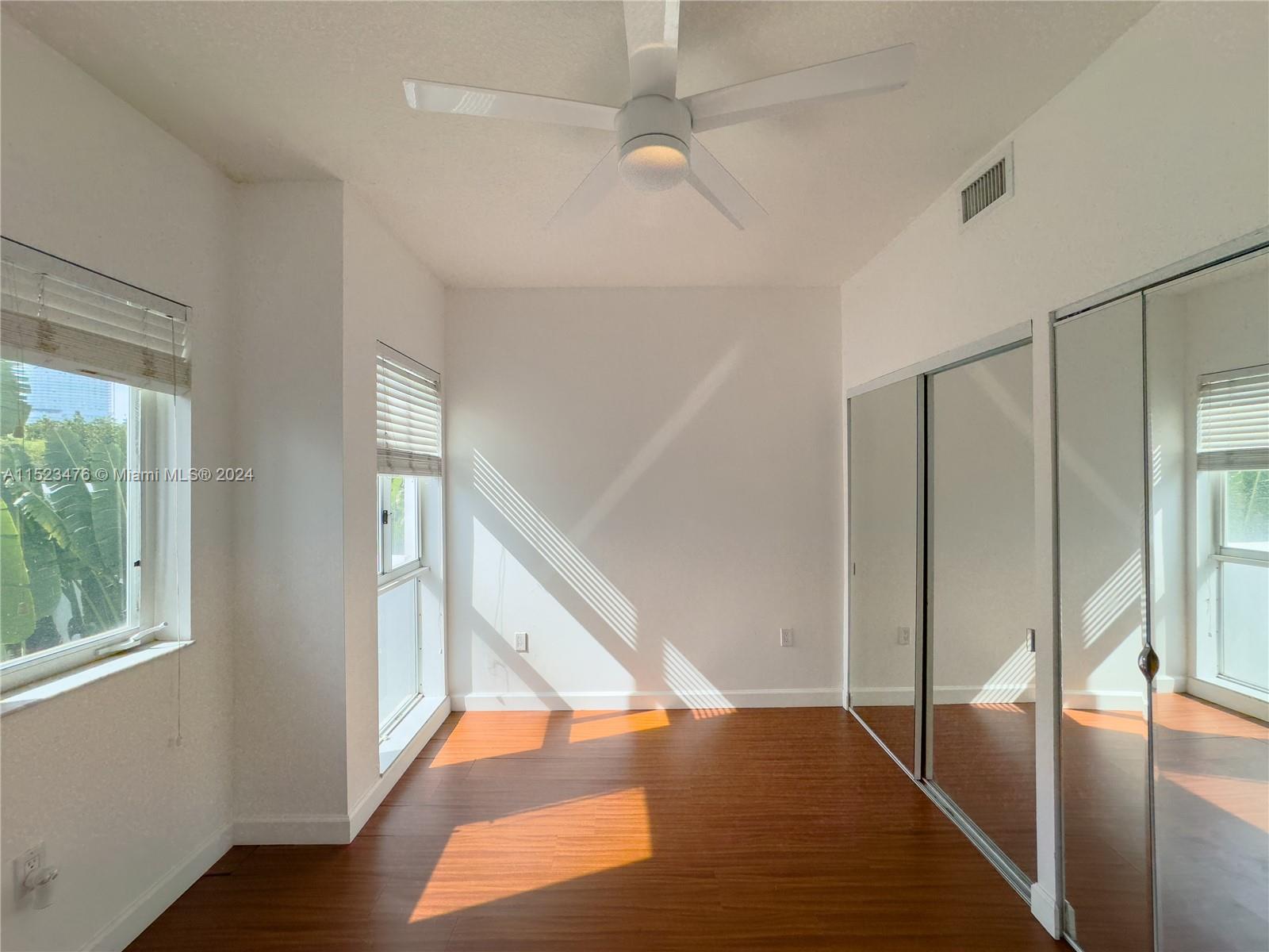 FLAMINGO PARK VILLAS COND - Residential Lease