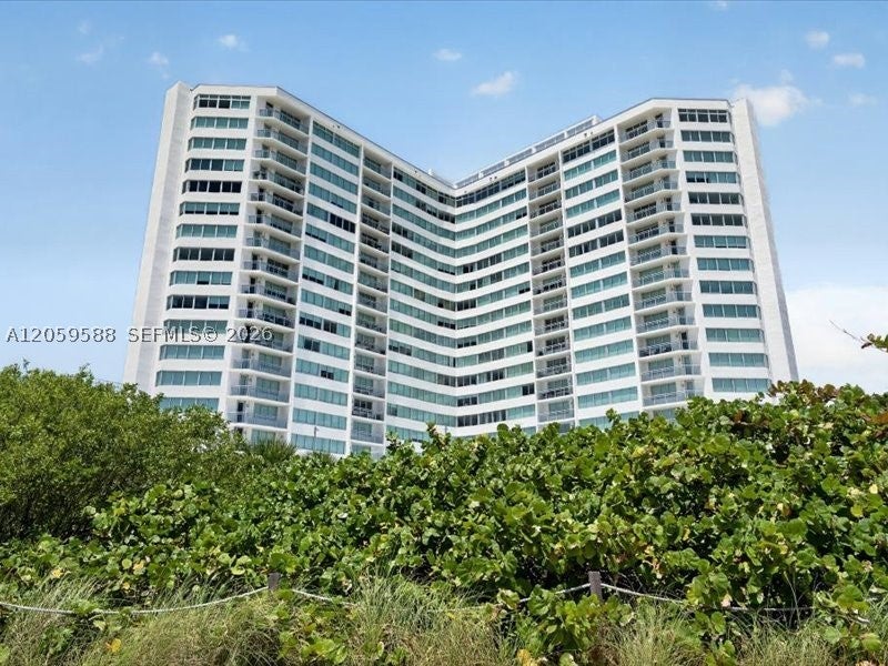 7135 Collins Ave 331