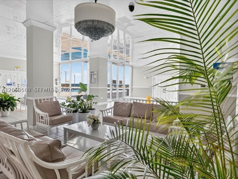 7135 Collins Ave 331