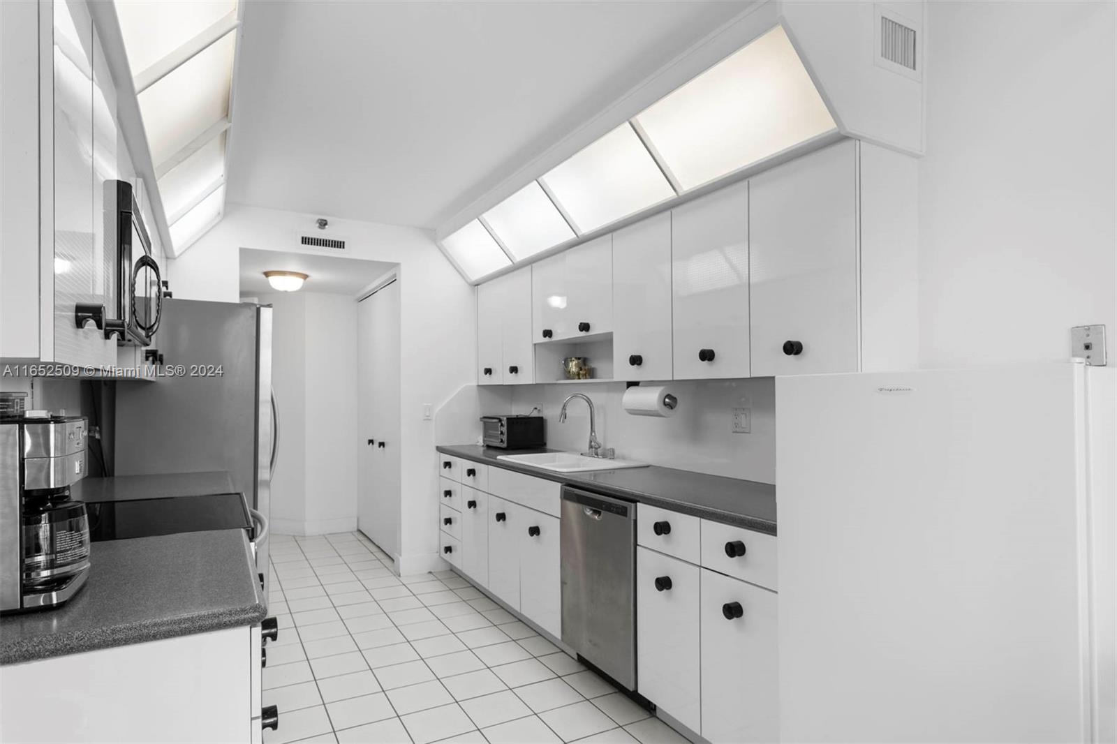 MARINA TOWER CONDO - Residential