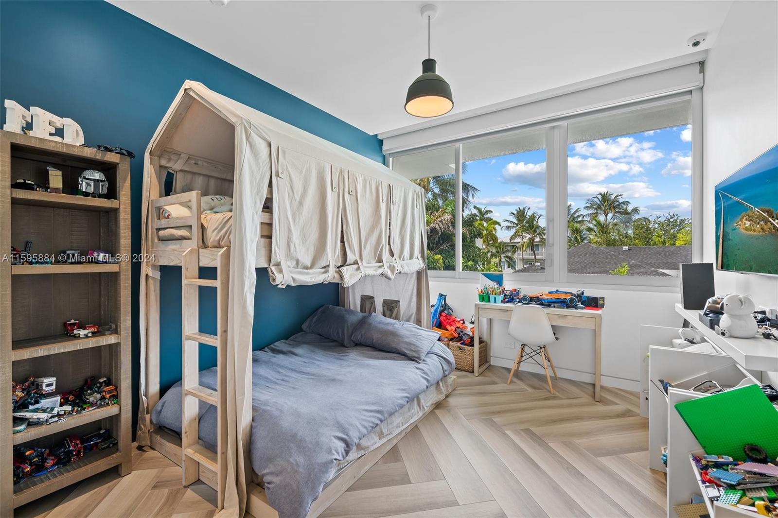 TROPICAL ISLE HOMES SUB 3 - Residential