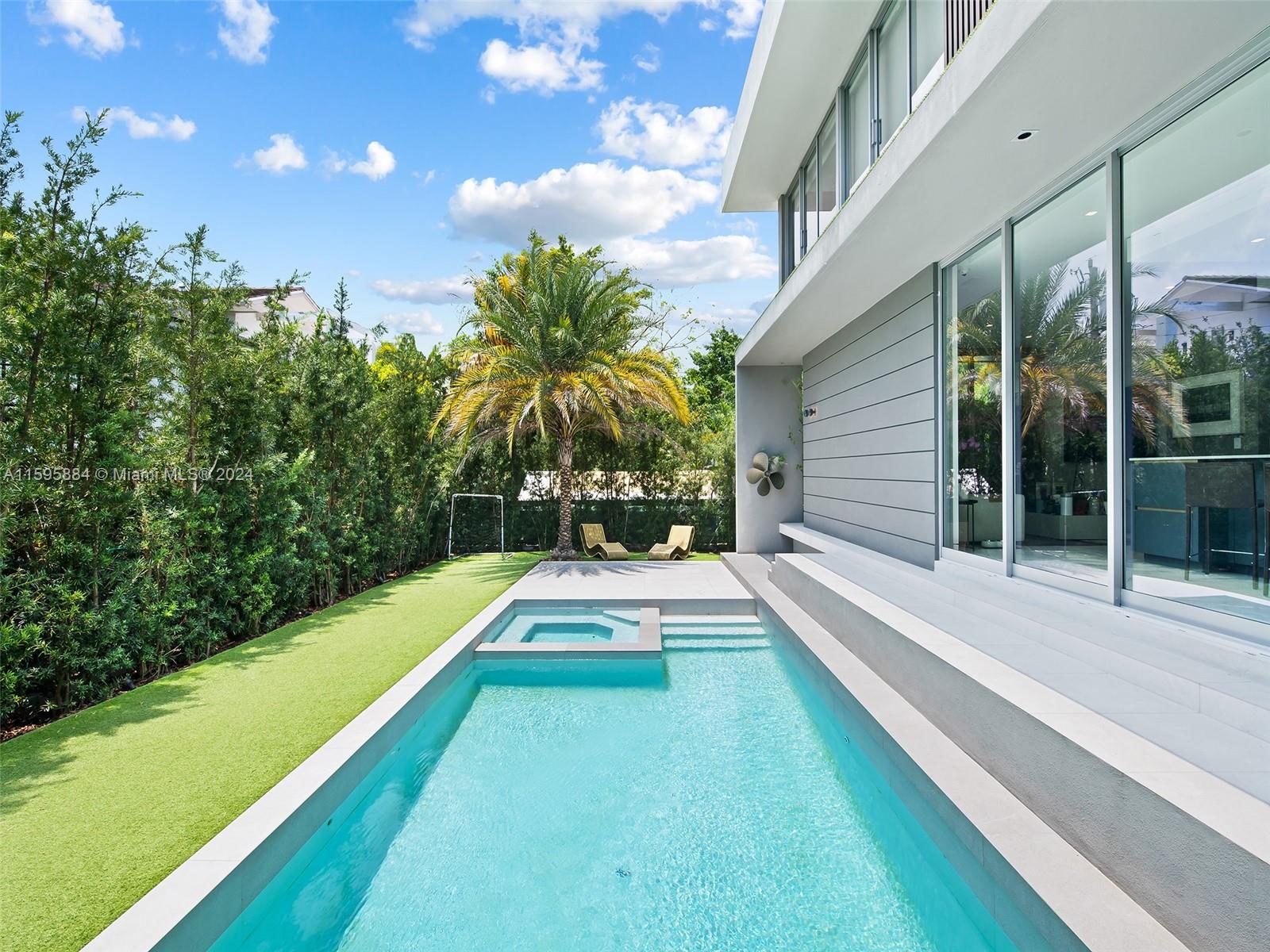 TROPICAL ISLE HOMES SUB 3 - Residential