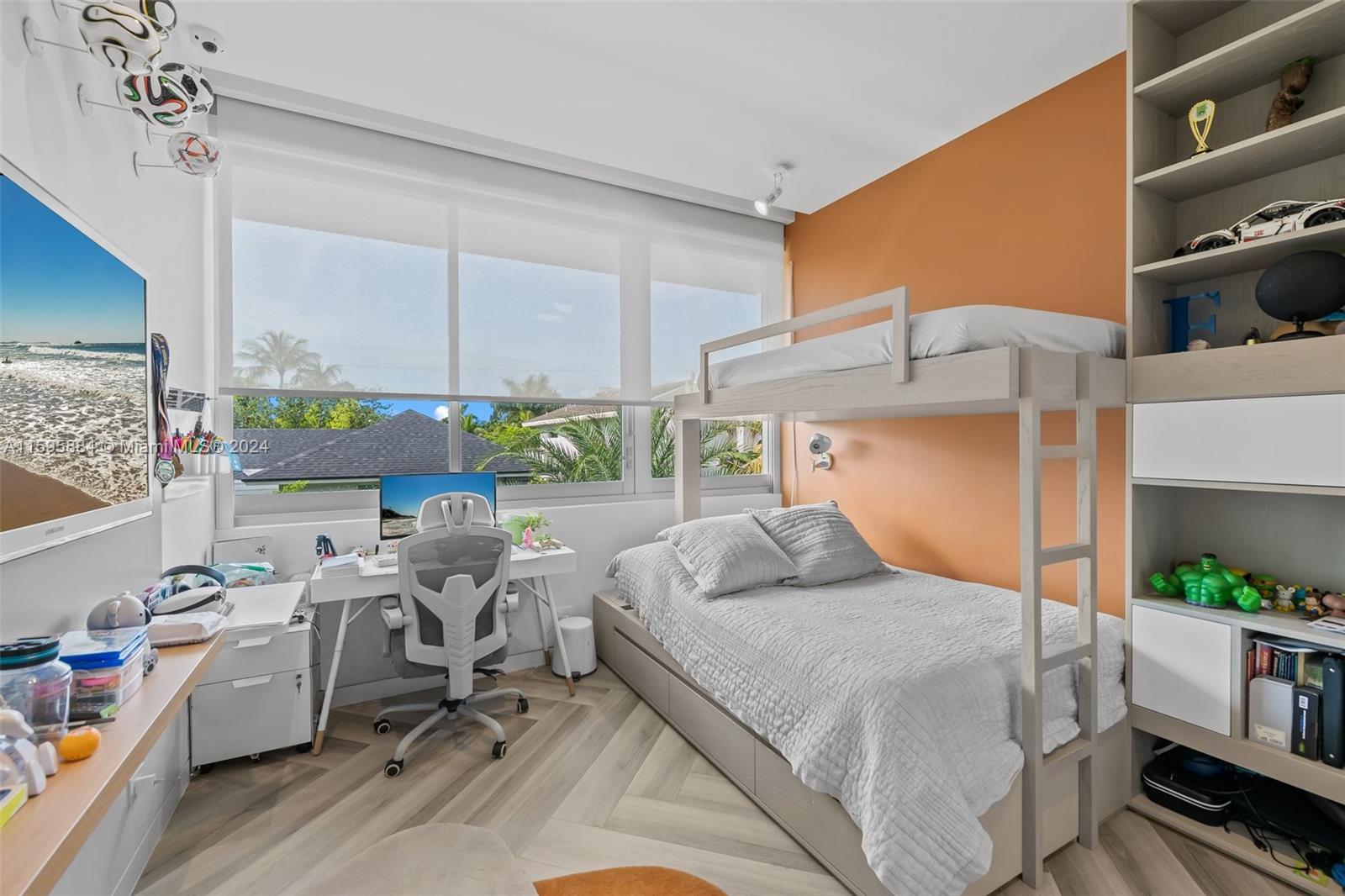 TROPICAL ISLE HOMES SUB 3 - Residential