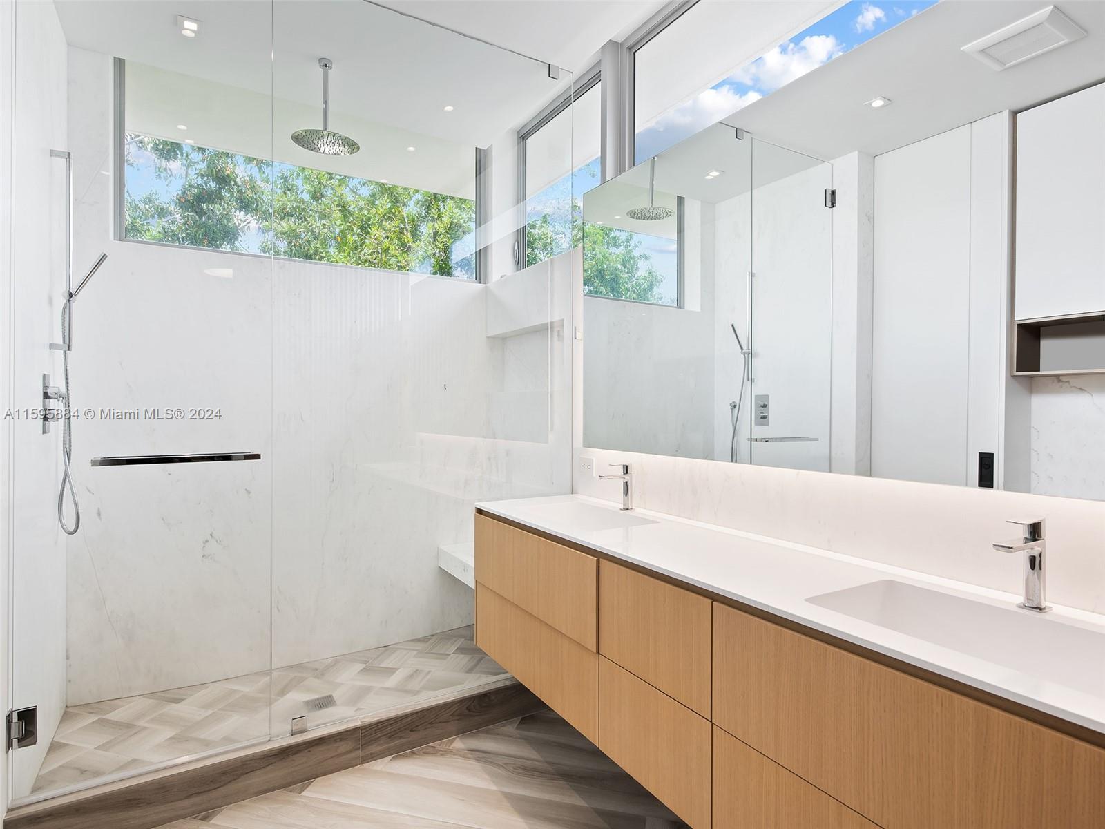 TROPICAL ISLE HOMES SUB 3 - Residential