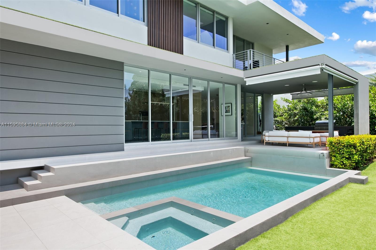 TROPICAL ISLE HOMES SUB 3 - Residential