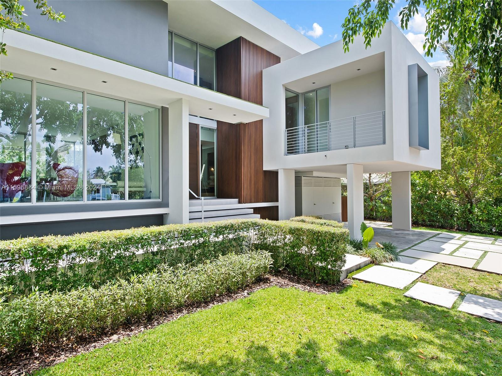 TROPICAL ISLE HOMES SUB 3 - Residential