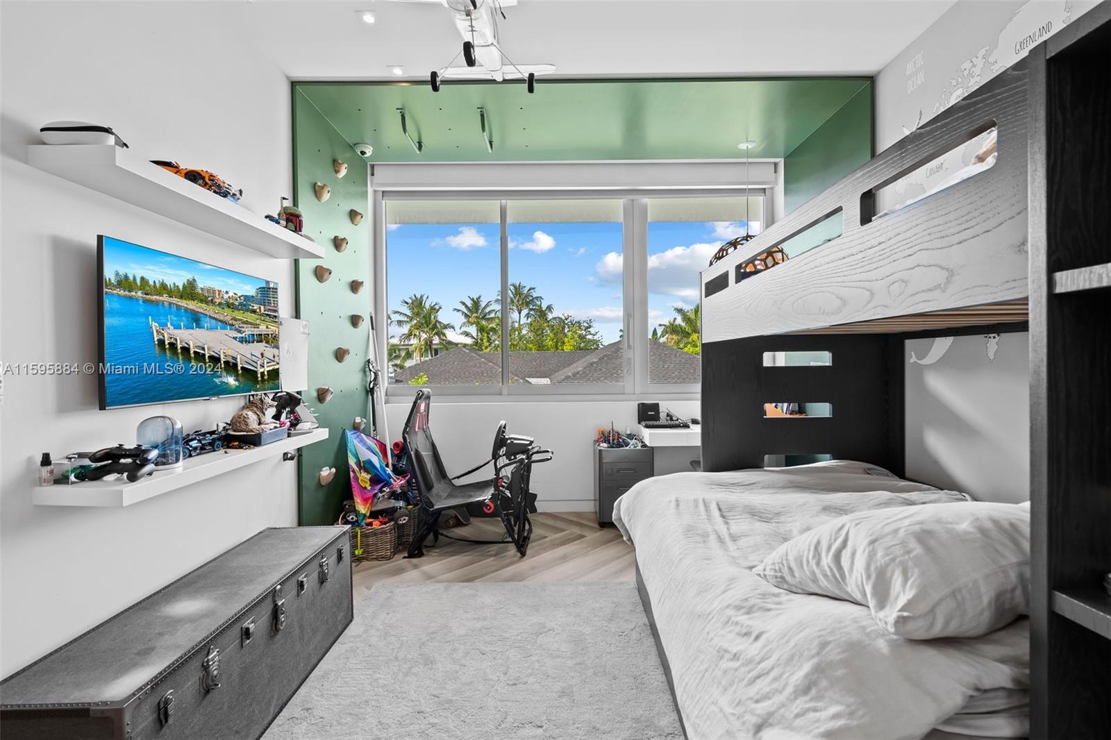 TROPICAL ISLE HOMES SUB 3 - Residential