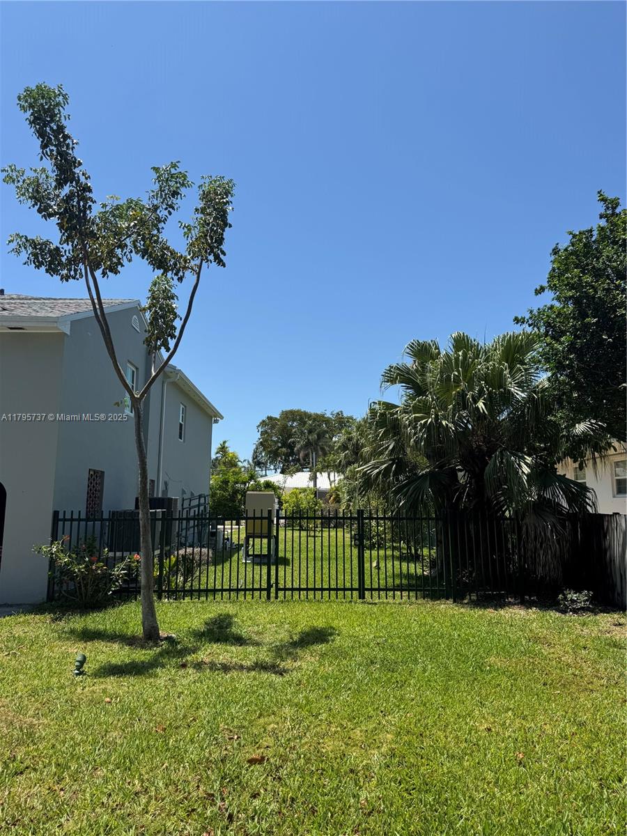 MIAMI SHORES SEC 3 - Residential